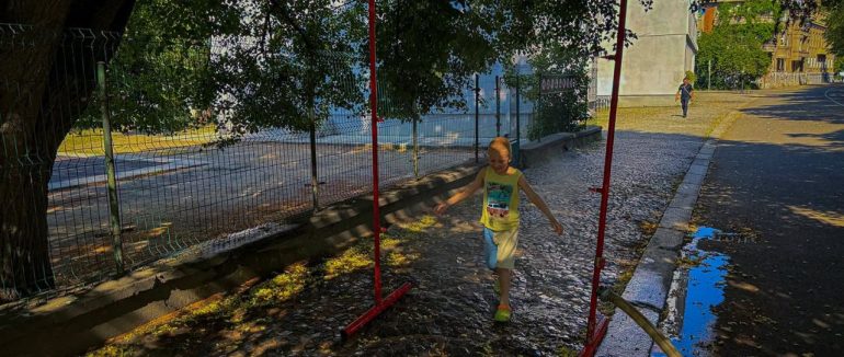 В Ужгороді фіксують майже +50°C на сонці: в області триває сильна спека