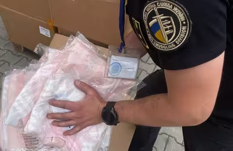 На кордоні з Румунією викрили контрабанду брендового спортивного одягу на понад €100 тисяч