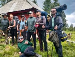 Під Говерлою стартував ветеранський кемп: учасники облаштували табір біля екопункту