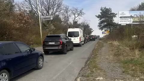 Близько 40 авто в очікуванні: на пунктах пропуску на Закарпатті фіксують значні черги