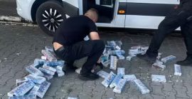 Сигарети в даху, сидіннях і підлозі: на Закарпатті митники знайшли понад тисячу пачок у тайниках