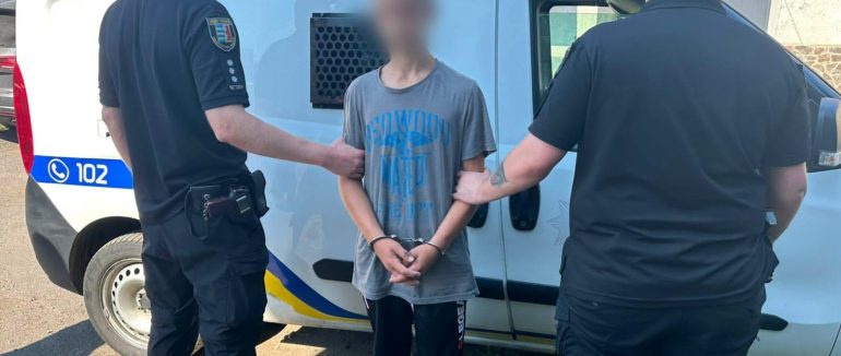 Пошкодив камери відеоспостереження та розрізав сейф болгаркою: у Рахові поліція затримала 16-річного підлітка