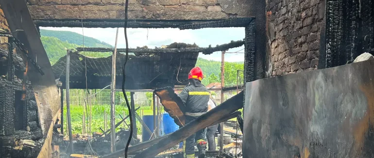 Контакти пресслужби Фото Відео Вогнеборці ліквідували пожежу на Хустщині
