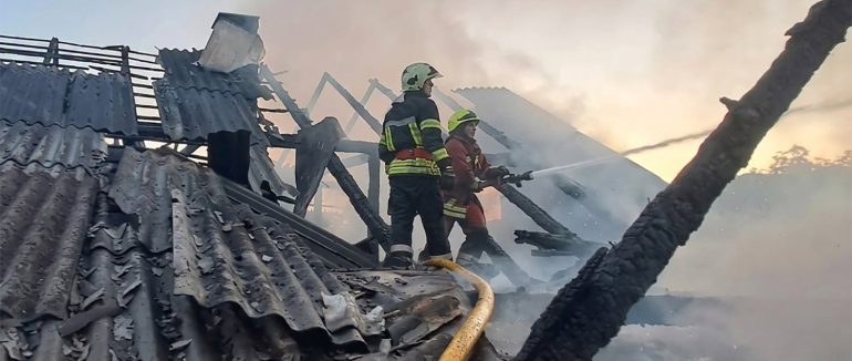 На Хустщині через ймовірне коротке замикання бойлера спалахнула пожежа: вогонь охопив 150 кв. м