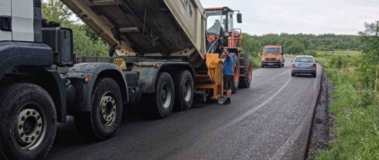 На Мукачівщині ремонтують міст і три місцеві дороги