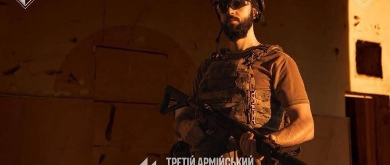 «Ми полюємо на ворога, а ворог полює на нас»: історія закарпатського воїна Андрія «Малиша», який п’ятий рік боронить Україну