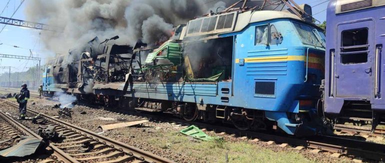 Росія атакувала пасажирський потяг Київ — Запоріжжя: інформація про постраждалих уточнюється