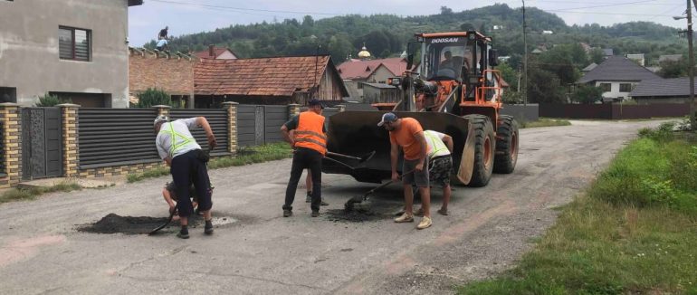 На Хустщині розпочали ремонт дороги між Ізою, Нижнім Селищем та Драговом