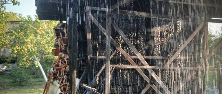 На Ужгородщині рятувальники за 12 хвилин ліквідували пожежу в дровітні