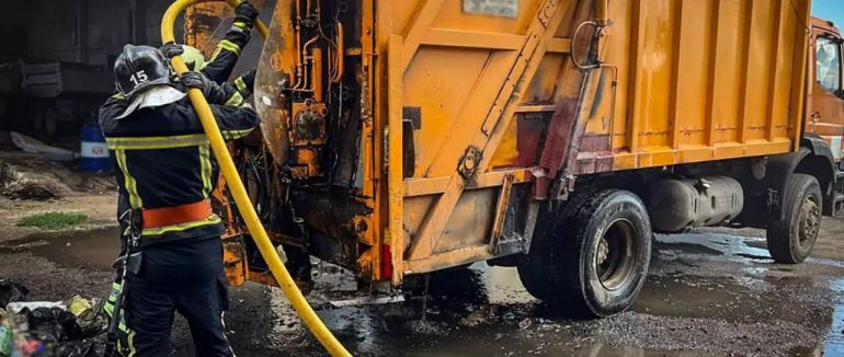 У Іршаві під час руху загорівся сміттєвоз: водій встиг врятувати автомобіль