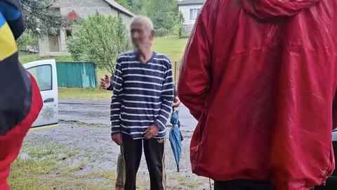 73-річний закарпатець, якого кілька діб шукали в лісі, повернувся додому