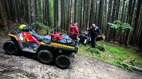 На Рахівщині рятувальники допомогли туристці з Київщини, яка травмувала ногу