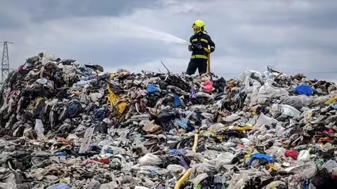 У Сваляві понад пʼять годин гасили пожежу на сміттєзвалищі