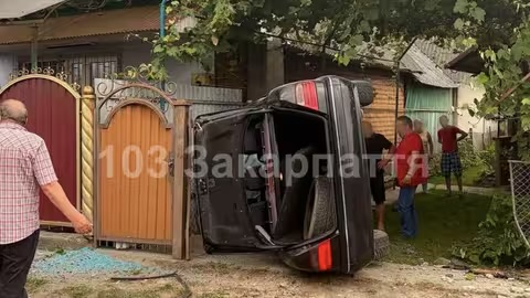 На Тячівщині 64-річний водій врізався в огорожу