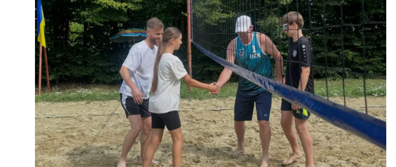 У Мукачеві вперше провели сімейний турнір з пляжного волейболу «Батьки – Діти»