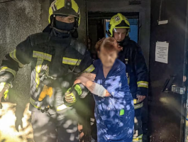 У Тячеві надзвичайники врятували 92-річну жінку із замкненої квартири