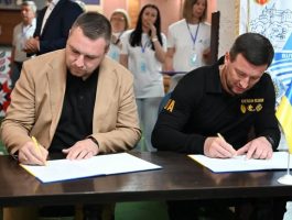 В Ужгороді відкрили гуманітарний центр «Вільні разом»: Олег Орос долучився до підтримки переселенців із Херсонщини