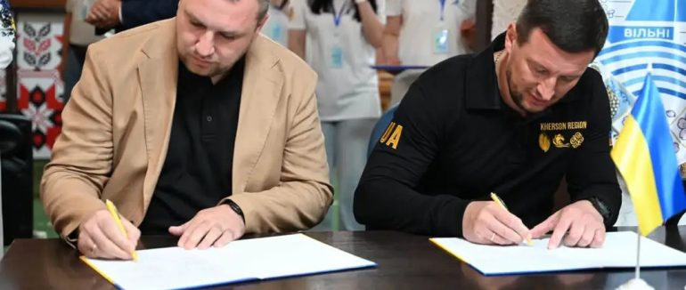 В Ужгороді відкрили гуманітарний центр «Вільні разом»: Олег Орос долучився до підтримки переселенців із Херсонщини