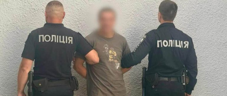 Поліція Рахівщини затримала зловмисника, який вчинив розбійний напад на пенсіонерку
