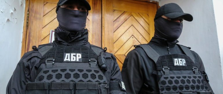ДБР викрило схему незаконного «списання» понад 1100 військовозобов’язаних на Закарпатті