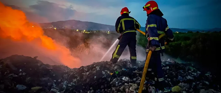 Рятувальники ліквідували пожежу на сміттєзвалищі у Хустському районі