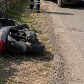 На Тячівщині скутер влетів в огорожу: у ДТП постраждав 10-річний пасажир