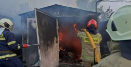 Ранкова пожежа в Ужгороді: на вулиці Шухевича згоріли два гаражі