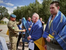 У День Незалежності Україна повернула з полону ще 10 воїнів – через Білорусь