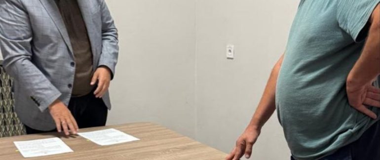 У масці 50 Cent і з рятувальним жилетом: на Закарпатті втретє затримали адвоката за переправлення чоловіків через кордон