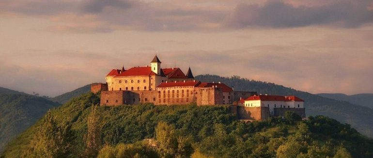 Замок «Паланок» може отримати статус національної святині України: у Раді зареєстрували нові законопроєкти