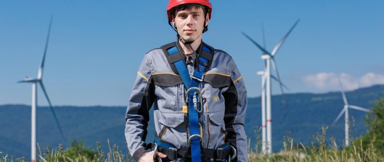 Як проходить технічне обслуговування вітряків у Нижньоворітській громаді