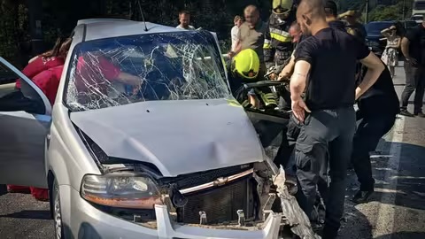 Водія затисло у понівеченому авто: на Ужгородщині зіткнулися два легковика