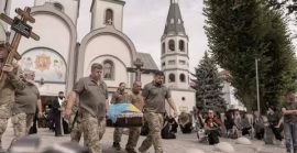 У Мукачеві провели в останню дорогу полеглого Сергія Остапенка