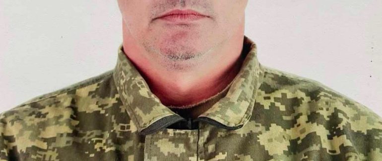 Хустська громада у скорботі: на війні передчасно обірвалося життя Захисника Андрія Одинця
