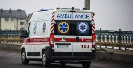 На Закарпатті медики екстреної допомоги врятували жінку після падіння з висоти
