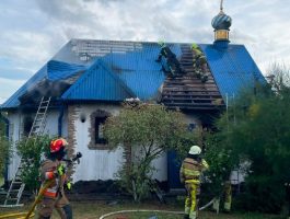 На Тячівщині загорівся монастирський скит: вогонь знищив покрівлю та церковне начиння