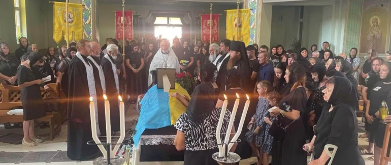Понад рік вважався зниклим безвісти: на Мукачівщині попрощалися з полеглим Віталієм Лукечею