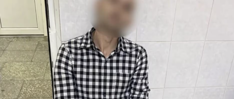 На площі Народній в Ужгороді чоловік «під кайфом» погрожував перехожим