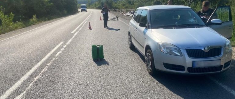 На Мукачівщині легковик збив 64-річного велосипедиста: чоловік помер у лікарні