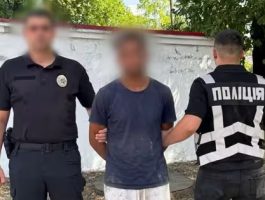 Збував метамфетамін біля торгового центру: в Іршаві затримали 23-річного наркоторговця