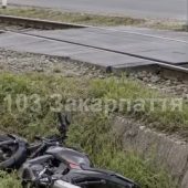 ДТП на Берегівщині: мотоцикл злетів у кювет, постраждали 18-річний водій та неповнолітня пасажирка
