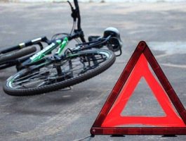 Ранкова аварія на Ужгородщині: автомобіль збив велосипедистку