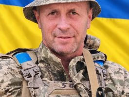 У Мукачеві попрощаються з полеглим Захисником Віталієм Торонієм