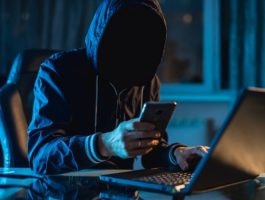 Телефонують зі служби безпеки банку: розповсюджена шахрайська схема