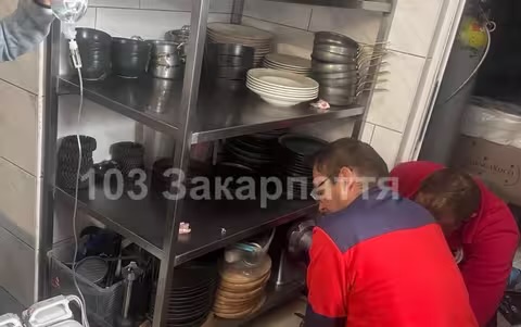 Зупинилося серце на роботі: закарпатські медики 40 хвилин намагалися реанімувати 65-річну жінку