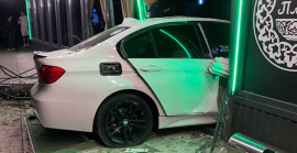 BMW на швидкості влетіла у ресторан в Ужгороді: постраждала дівчина