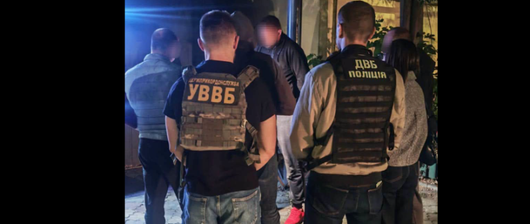 8 500 тис доларів за переправлення до Угорщини: в Ужгороді затримали двох фігурантів
