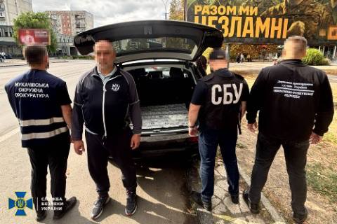 На Закарпатті СБУ, Нацполіція, прикордонники та прокуратура затримали ділка, який планував легалізувати ухилянтів в ЄС