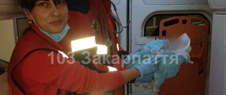 На Ужгородщині 14-річна дівчина народила другу дитину прямо в «швидкій»