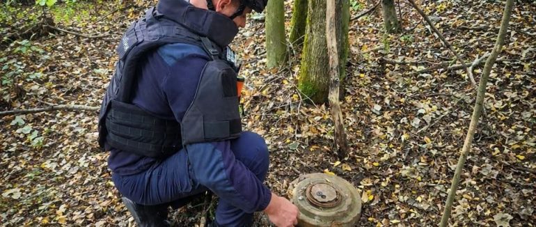 На Ужгородщині грибник натрапив на небезпечне «відлуння війни»: у лісі знайшли протитанкову міну